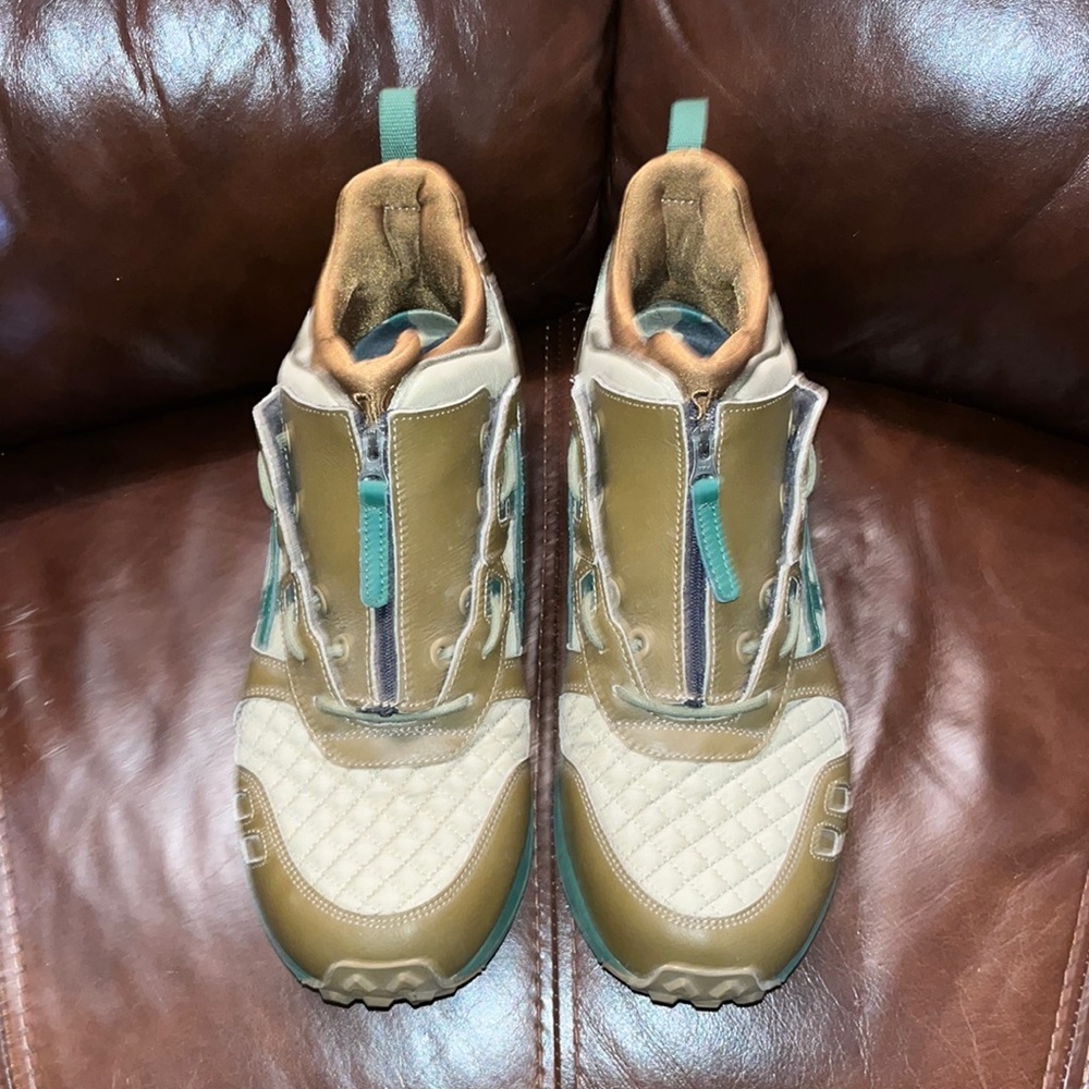 UNUSED ASICS GEL LYTE SHOES